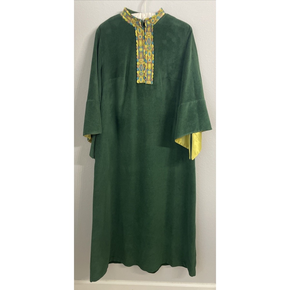 Vintage Sears Long At-Home Wear Green Embroireded House Robe Dress M.